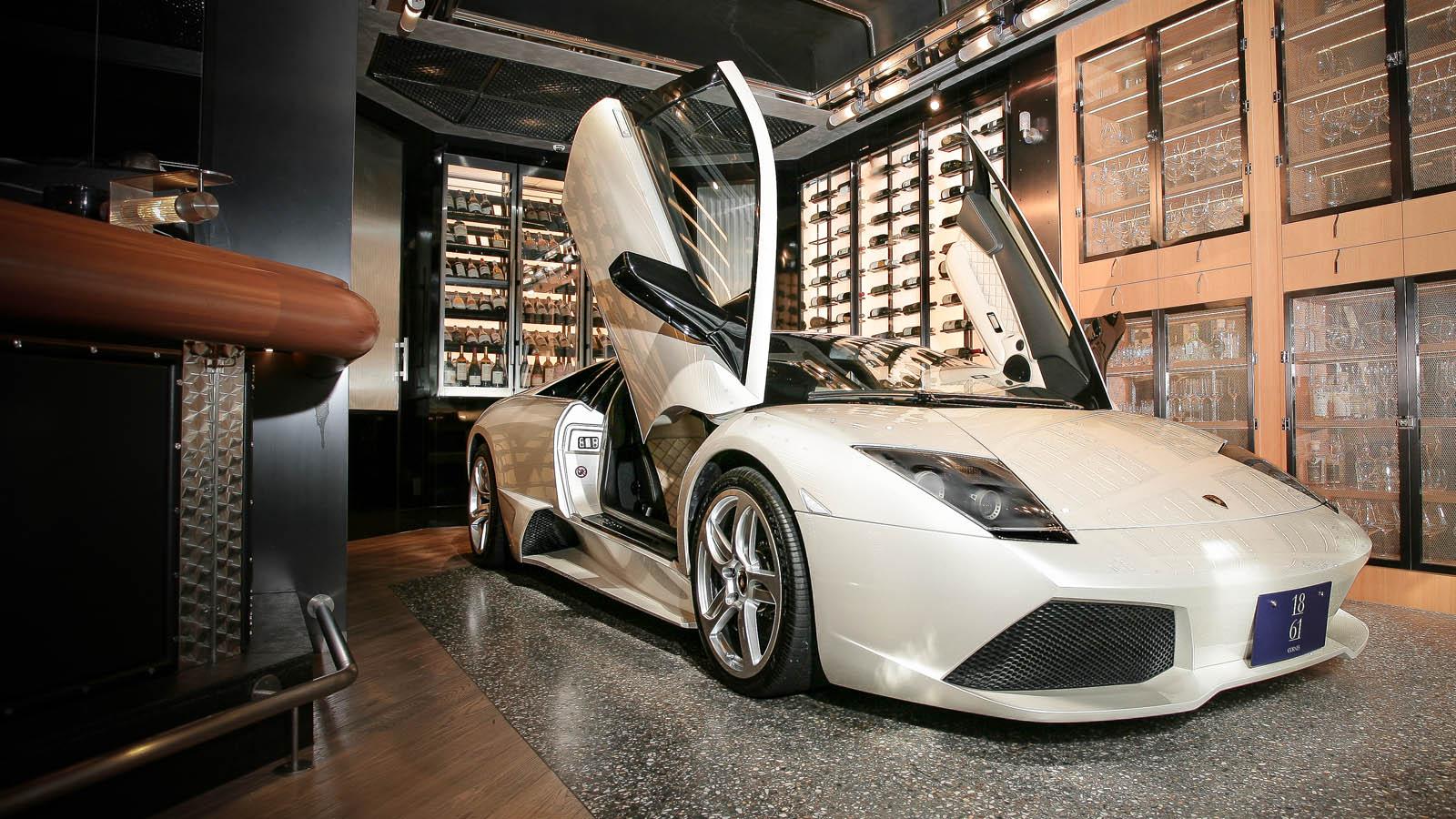 <p class="editor-paragraph" dir="ltr" style="text-align: start;"><span style="font-size: 1em; background-color: rgb(255, 255, 255); white-space: pre-wrap;">現在「</span><a href="https://www.cornesmotors.com/special/1861" target="_blank" rel="noopener noreferrer" class="editor-link"><u><span class="editor-text-underline" style="font-size: 1em; background-color: rgb(255, 255, 255); white-space: pre-wrap;">1861</span></u></a><span style="font-size: 1em; background-color: rgb(255, 255, 255); white-space: pre-wrap;">」に展示中の車両をご紹介いたします。</span></p>